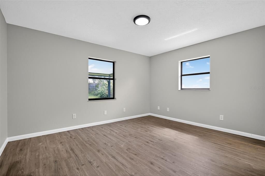 Active With Contract: $274,900 (2 beds, 2 baths, 1551 Square Feet)