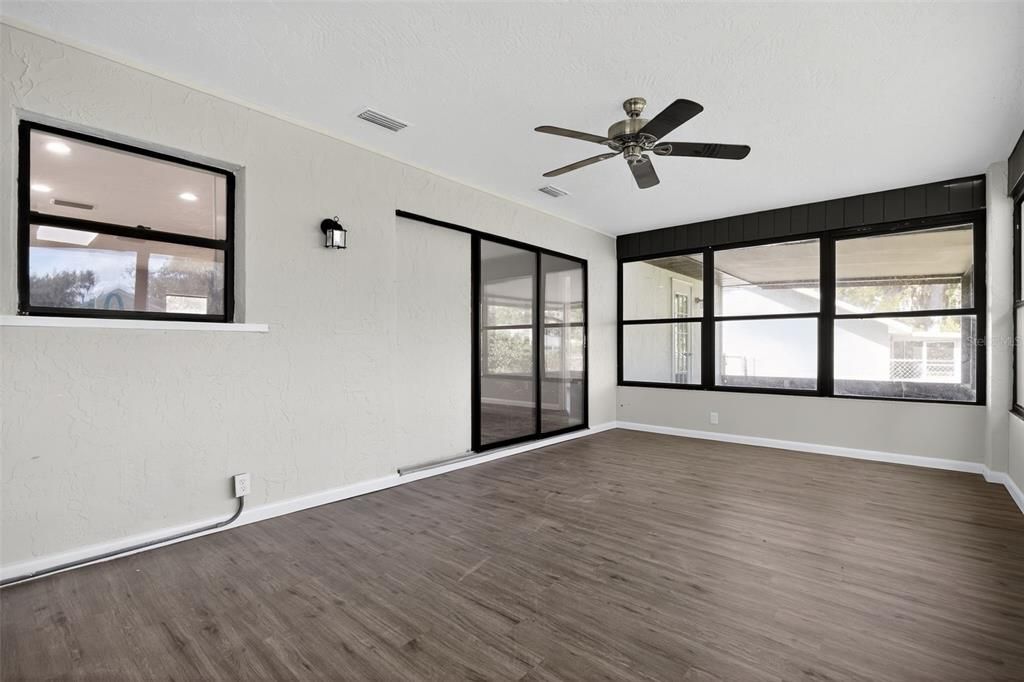 Active With Contract: $274,900 (2 beds, 2 baths, 1551 Square Feet)