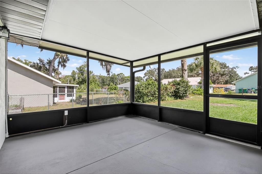 Active With Contract: $274,900 (2 beds, 2 baths, 1551 Square Feet)