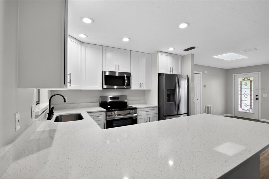 Active With Contract: $274,900 (2 beds, 2 baths, 1551 Square Feet)