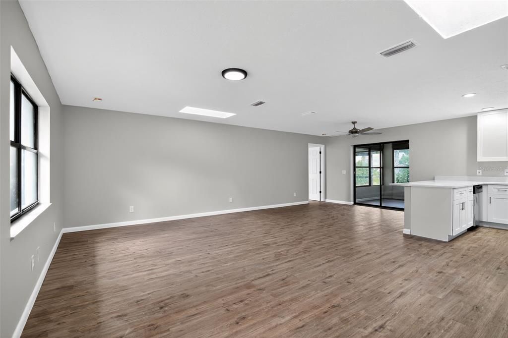 Active With Contract: $274,900 (2 beds, 2 baths, 1551 Square Feet)