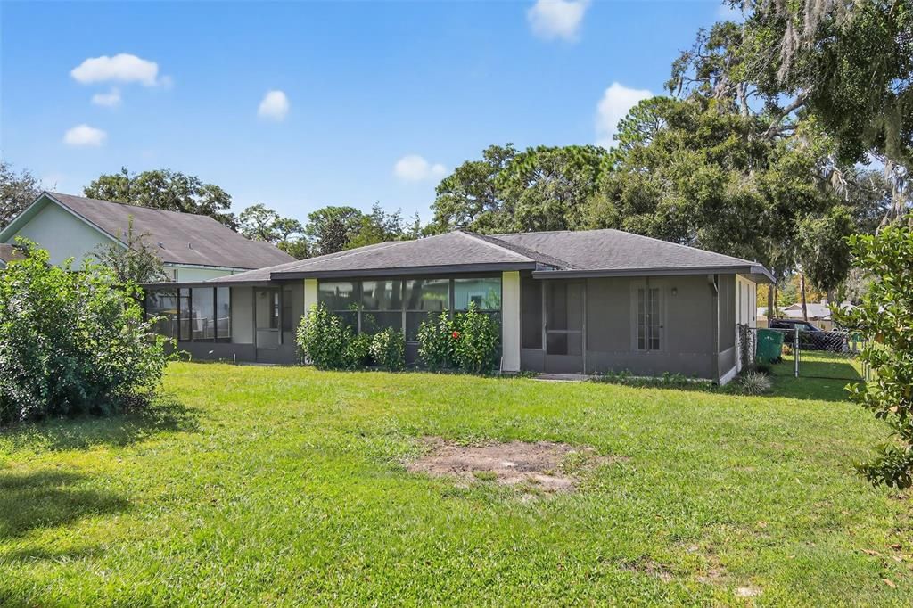 Active With Contract: $274,900 (2 beds, 2 baths, 1551 Square Feet)