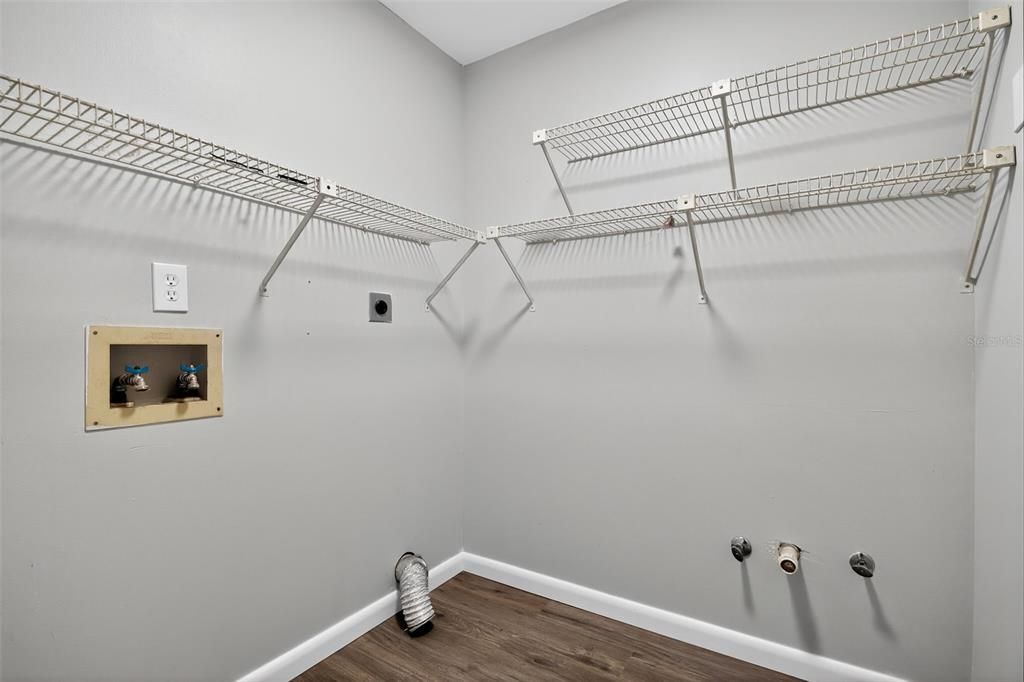 Active With Contract: $274,900 (2 beds, 2 baths, 1551 Square Feet)