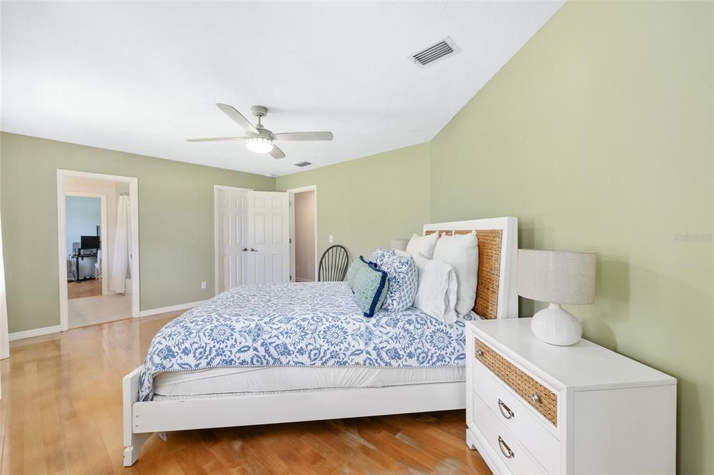 For Sale: $2,650,000 (5 beds, 4 baths, 3454 Square Feet)