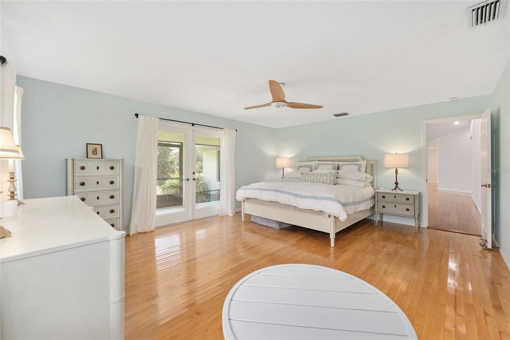 For Sale: $2,650,000 (5 beds, 4 baths, 3454 Square Feet)