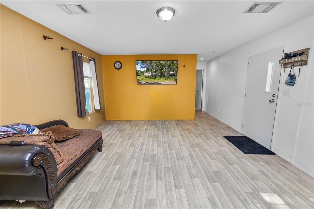 待售: $228,000 (2 贝兹, 2 浴室, 1088 平方英尺)