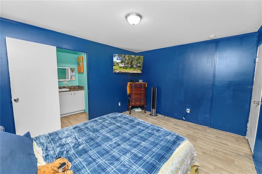 待售: $228,000 (2 贝兹, 2 浴室, 1088 平方英尺)