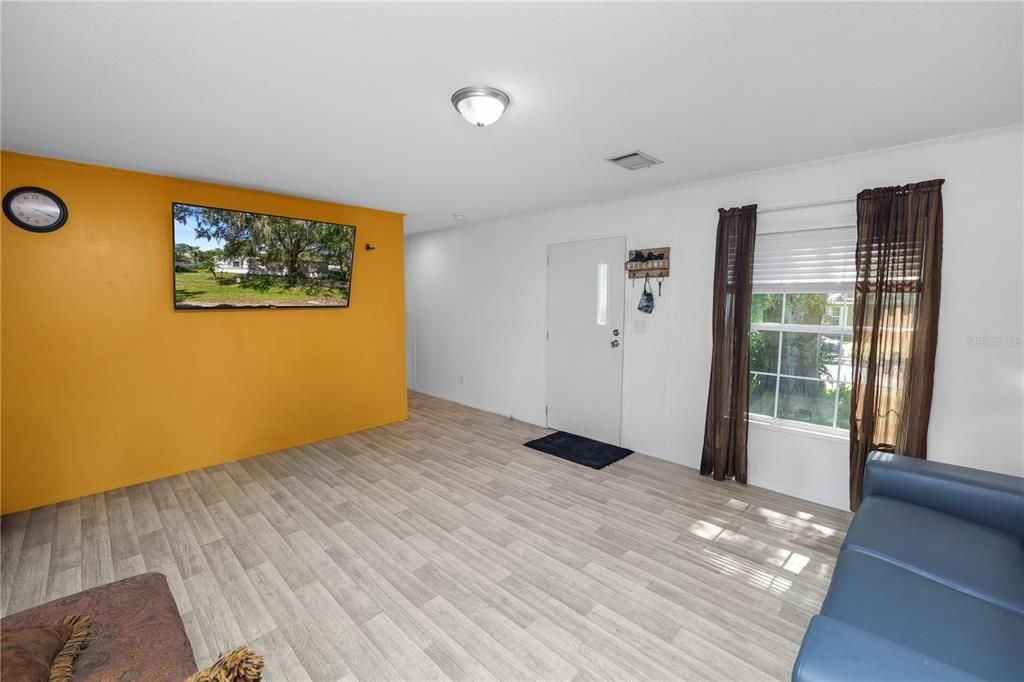 待售: $228,000 (2 贝兹, 2 浴室, 1088 平方英尺)