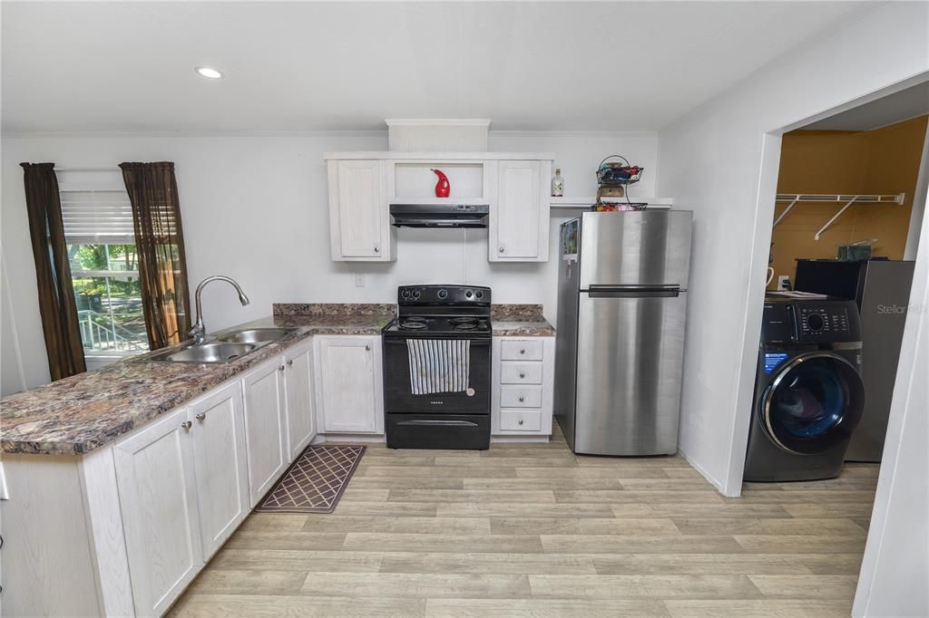 待售: $228,000 (2 贝兹, 2 浴室, 1088 平方英尺)