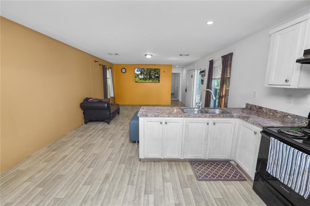 待售: $228,000 (2 贝兹, 2 浴室, 1088 平方英尺)