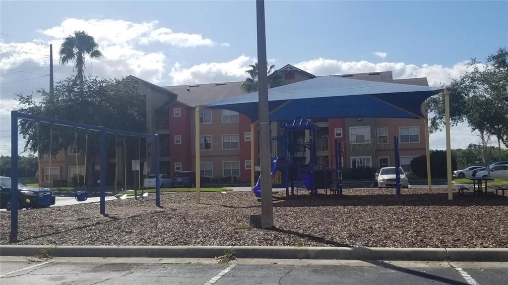 出租: $1,350 (1 贝兹, 1 浴室, 762 平方英尺)