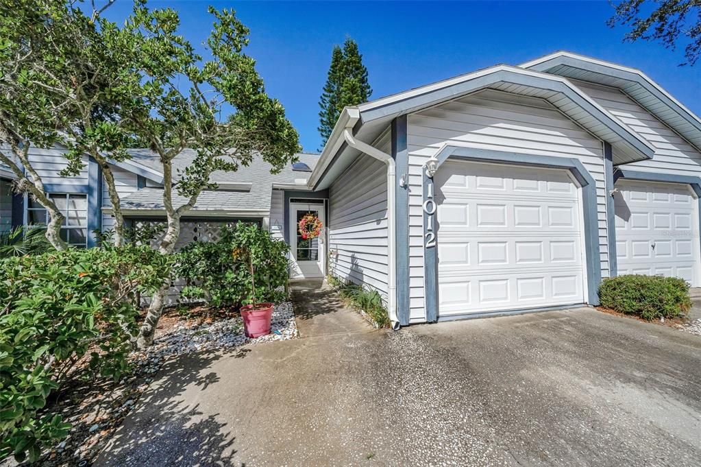 For Sale: $255,000 (2 beds, 2 baths, 1070 Square Feet)