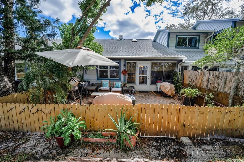 For Sale: $255,000 (2 beds, 2 baths, 1070 Square Feet)