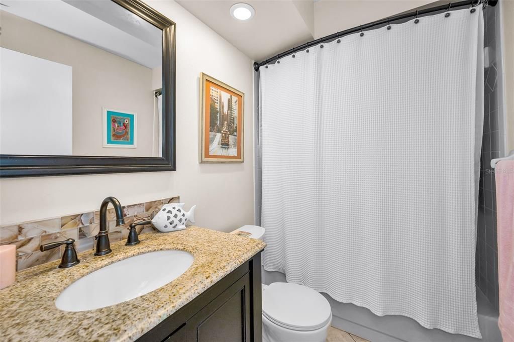 For Sale: $255,000 (2 beds, 2 baths, 1070 Square Feet)