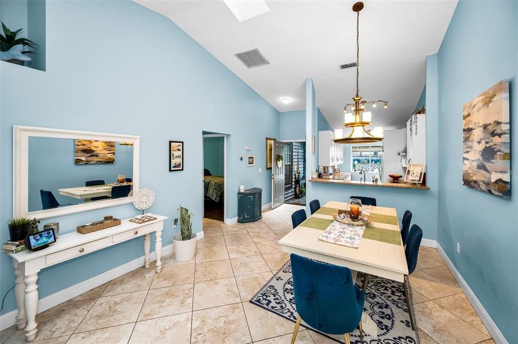 For Sale: $255,000 (2 beds, 2 baths, 1070 Square Feet)