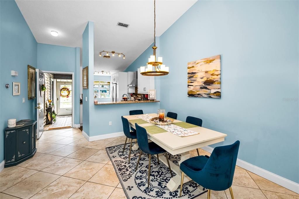 For Sale: $255,000 (2 beds, 2 baths, 1070 Square Feet)