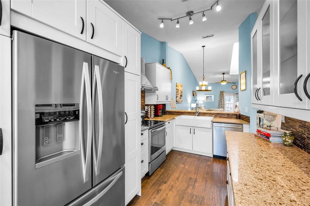 For Sale: $255,000 (2 beds, 2 baths, 1070 Square Feet)