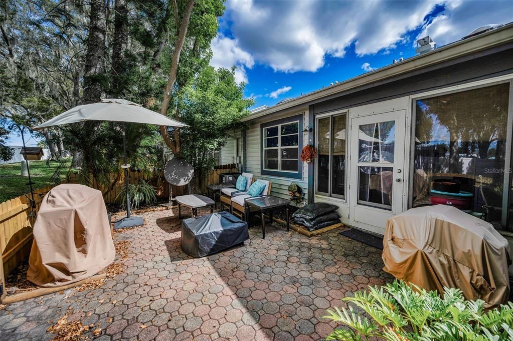 For Sale: $255,000 (2 beds, 2 baths, 1070 Square Feet)