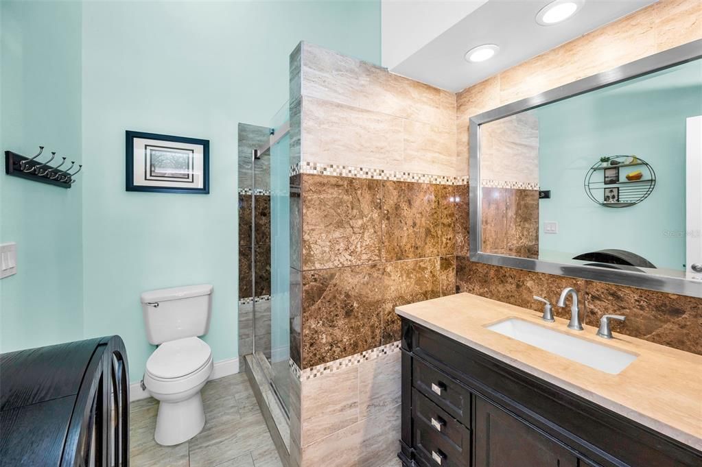 For Sale: $255,000 (2 beds, 2 baths, 1070 Square Feet)