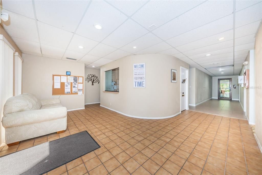 For Sale: $255,000 (2 beds, 2 baths, 1070 Square Feet)