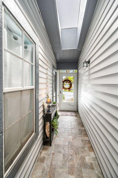 For Sale: $255,000 (2 beds, 2 baths, 1070 Square Feet)