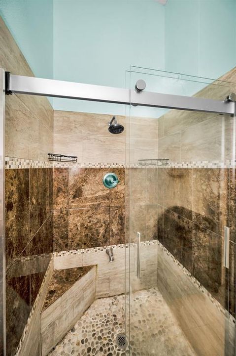 For Sale: $255,000 (2 beds, 2 baths, 1070 Square Feet)