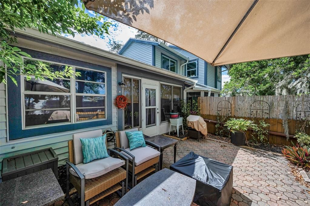 For Sale: $255,000 (2 beds, 2 baths, 1070 Square Feet)