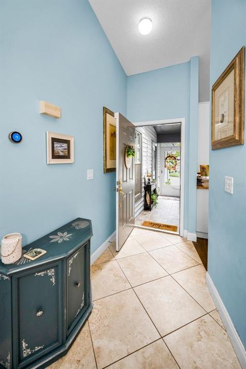 For Sale: $255,000 (2 beds, 2 baths, 1070 Square Feet)