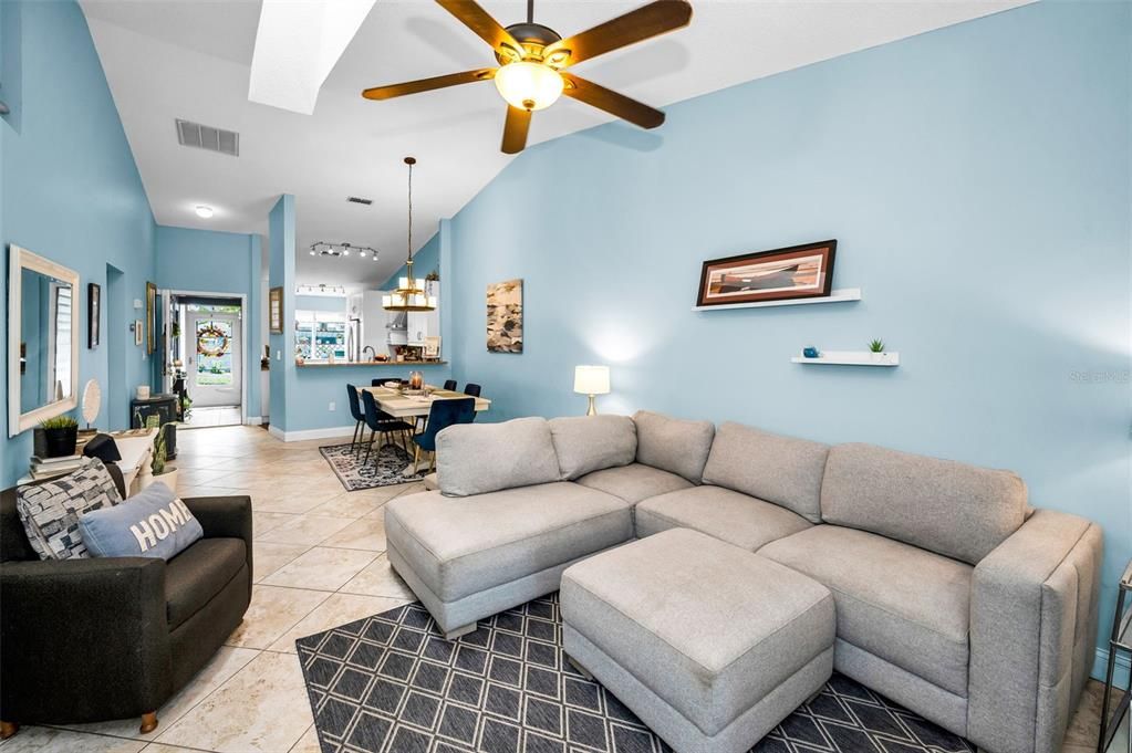 For Sale: $255,000 (2 beds, 2 baths, 1070 Square Feet)