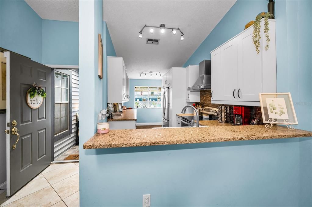 For Sale: $255,000 (2 beds, 2 baths, 1070 Square Feet)