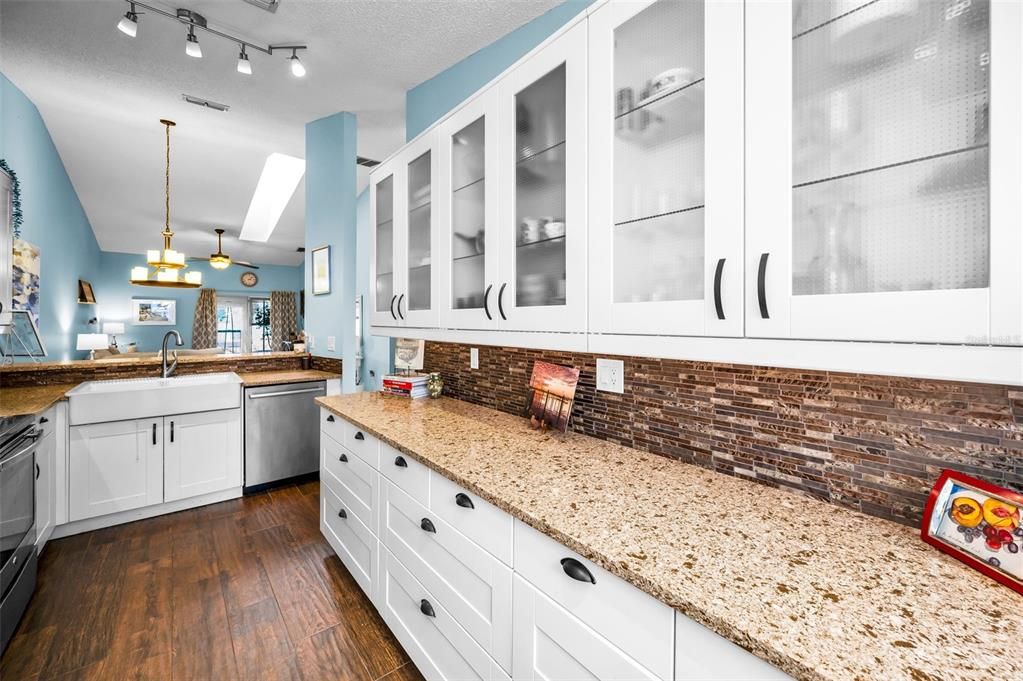 For Sale: $255,000 (2 beds, 2 baths, 1070 Square Feet)