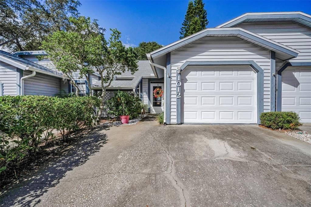 For Sale: $255,000 (2 beds, 2 baths, 1070 Square Feet)