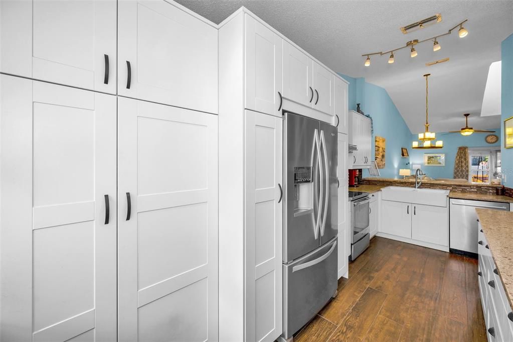 For Sale: $255,000 (2 beds, 2 baths, 1070 Square Feet)