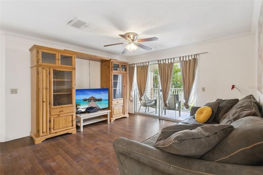 待售: $250,000 (3 贝兹, 2 浴室, 1180 平方英尺)