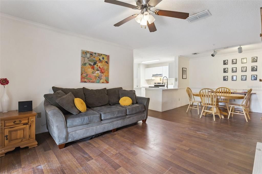 待售: $250,000 (3 贝兹, 2 浴室, 1180 平方英尺)