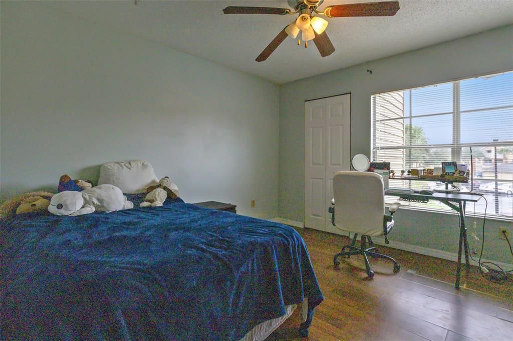 待售: $250,000 (3 贝兹, 2 浴室, 1180 平方英尺)