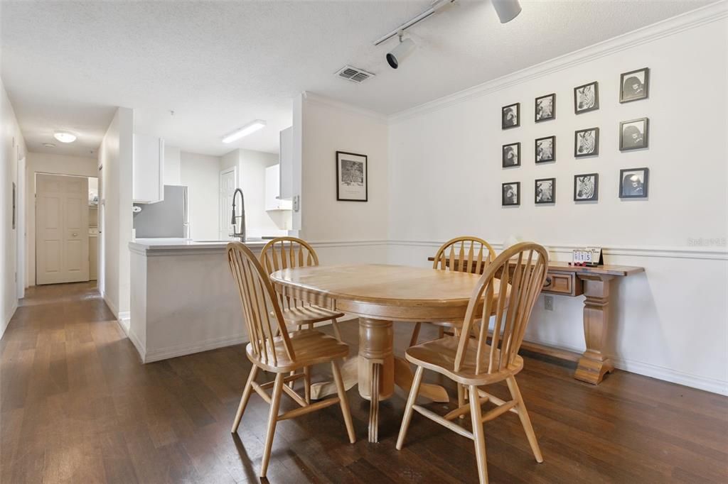 待售: $250,000 (3 贝兹, 2 浴室, 1180 平方英尺)