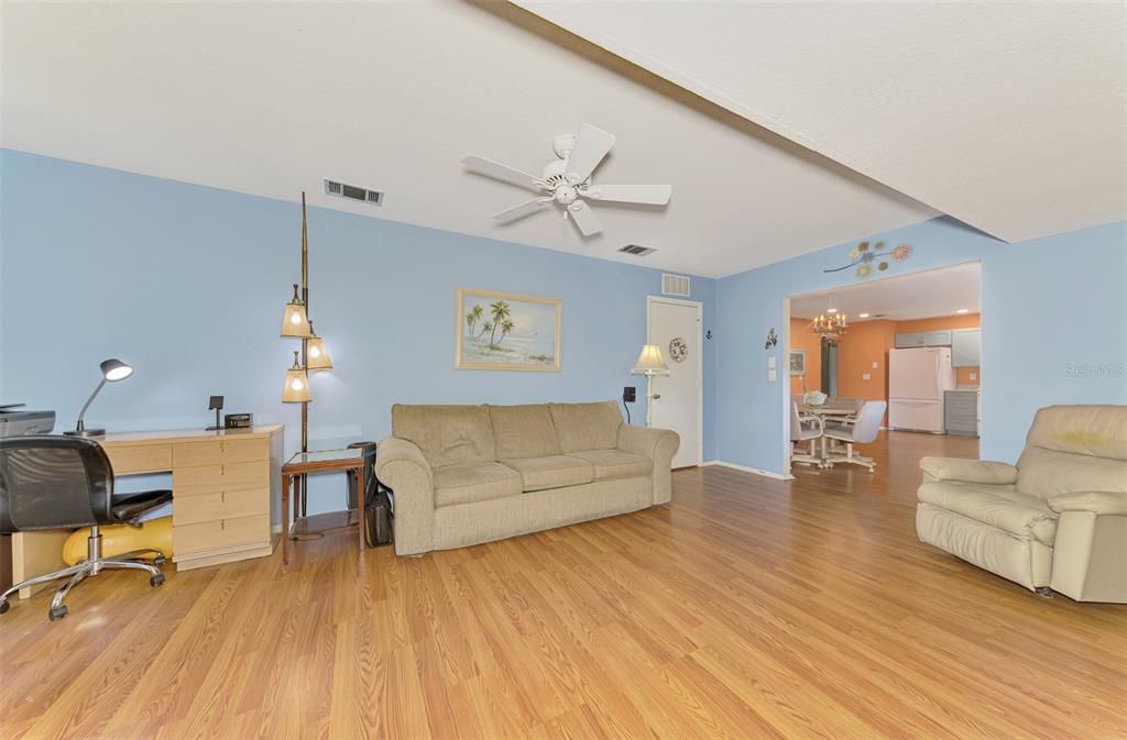 En Venta: $265,000 (3 camas, 2 baños, 1368 Pies cuadrados)