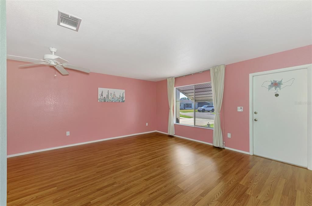 En Venta: $265,000 (3 camas, 2 baños, 1368 Pies cuadrados)