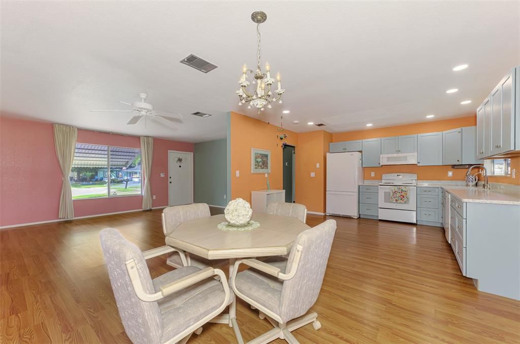 En Venta: $265,000 (3 camas, 2 baños, 1368 Pies cuadrados)