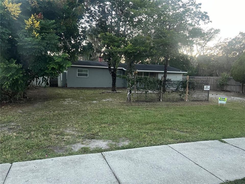 For Rent: $2,300 (3 beds, 2 baths, 874 Square Feet)