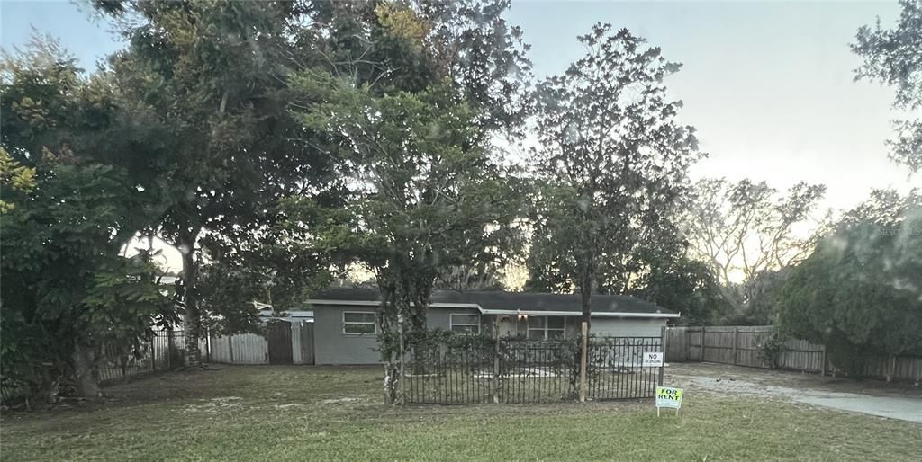 For Rent: $2,300 (3 beds, 2 baths, 874 Square Feet)