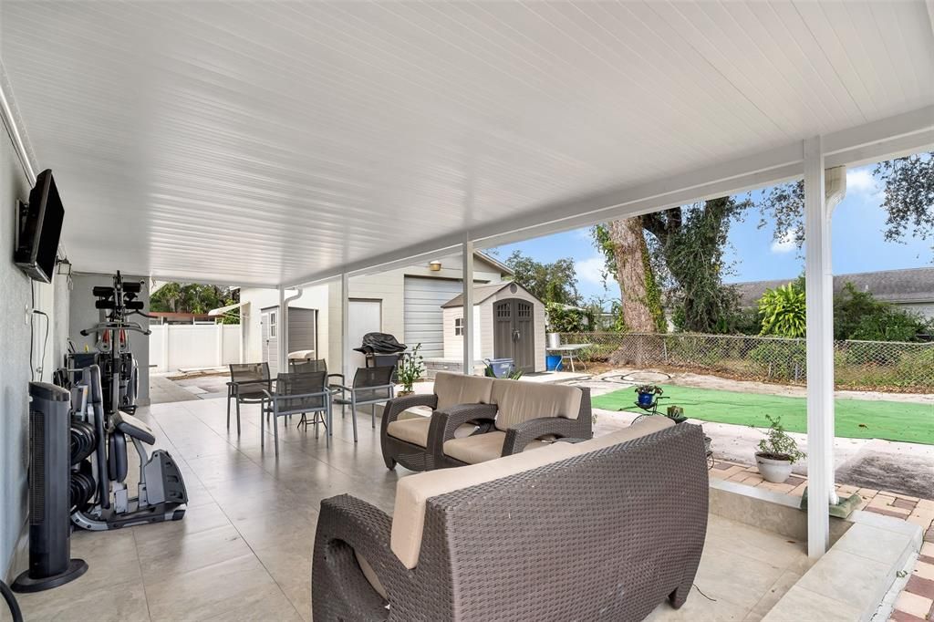 For Sale: $525,000 (5 beds, 4 baths, 2430 Square Feet)