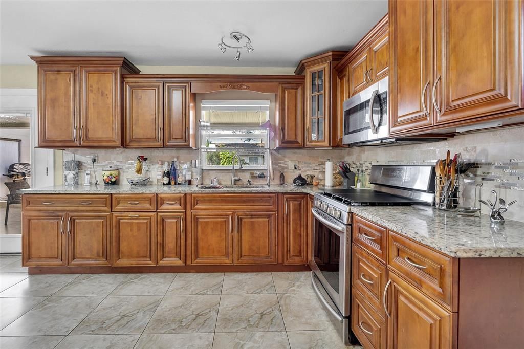 For Sale: $525,000 (5 beds, 4 baths, 2430 Square Feet)