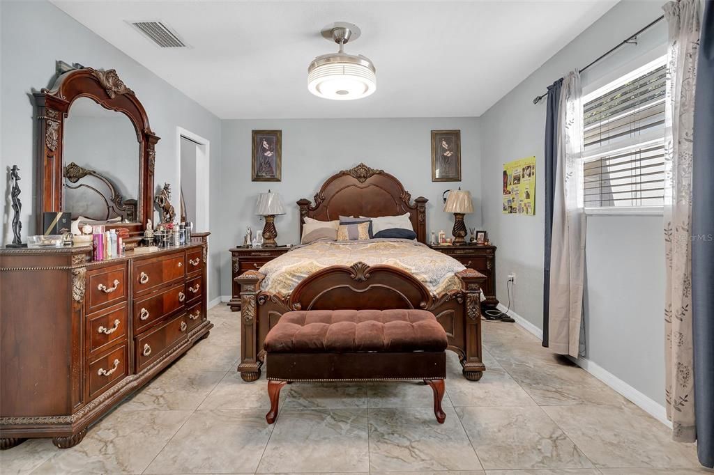 For Sale: $525,000 (5 beds, 4 baths, 2430 Square Feet)