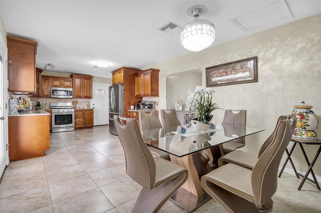 For Sale: $525,000 (5 beds, 4 baths, 2430 Square Feet)