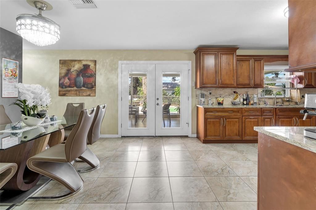 For Sale: $525,000 (5 beds, 4 baths, 2430 Square Feet)