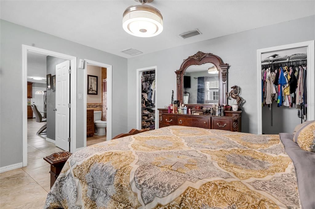 For Sale: $525,000 (5 beds, 4 baths, 2430 Square Feet)