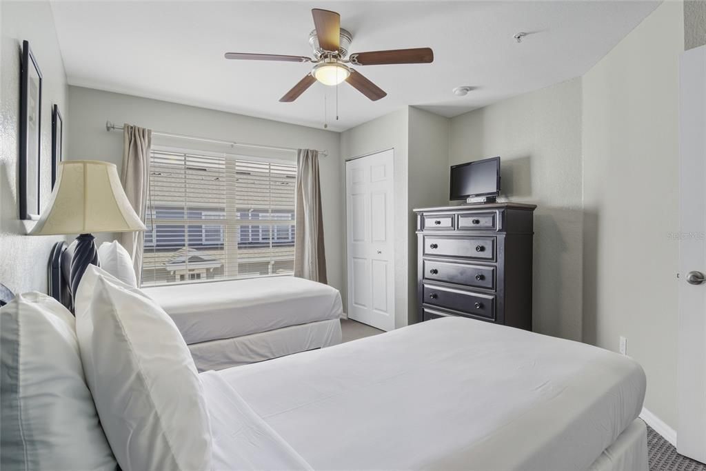 For Sale: $255,000 (3 beds, 2 baths, 1296 Square Feet)