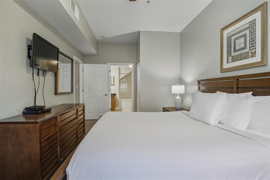 For Sale: $255,000 (3 beds, 2 baths, 1296 Square Feet)